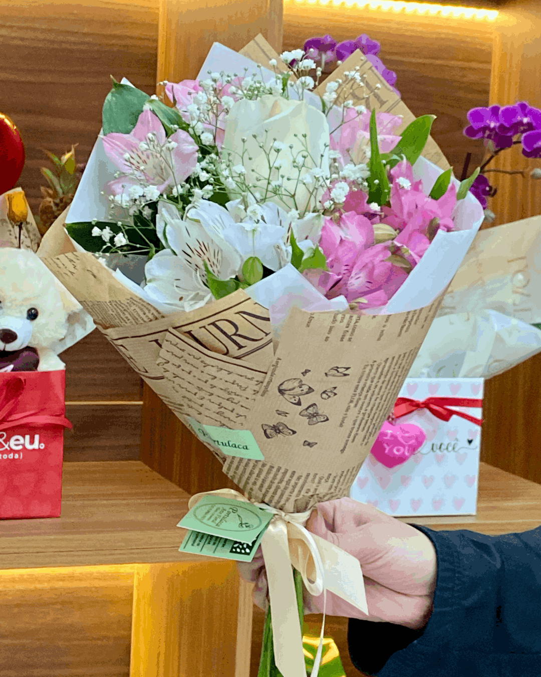 Mini buquê c/rosa branca e flores do campo. Belo Horizonte