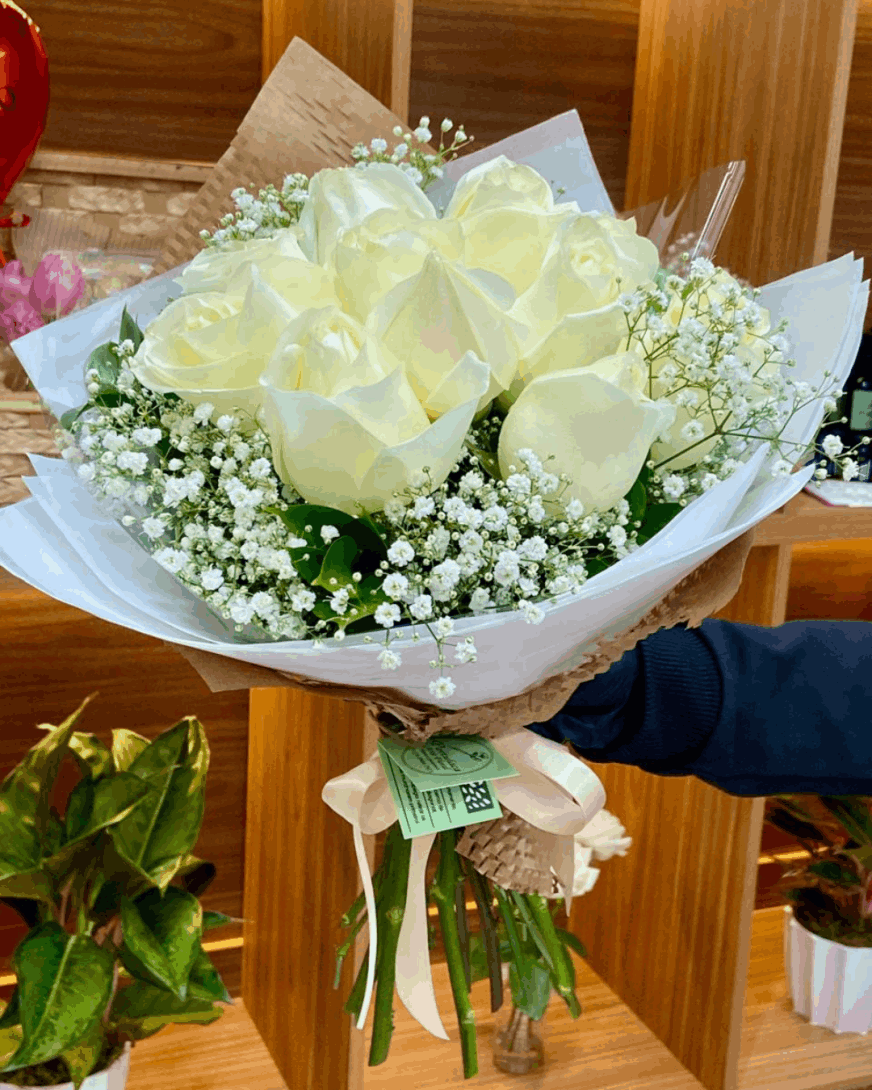 Buquê de  Rosas Brancas, Entrega Rápida, Buquê de rosas brancas para presente. BH