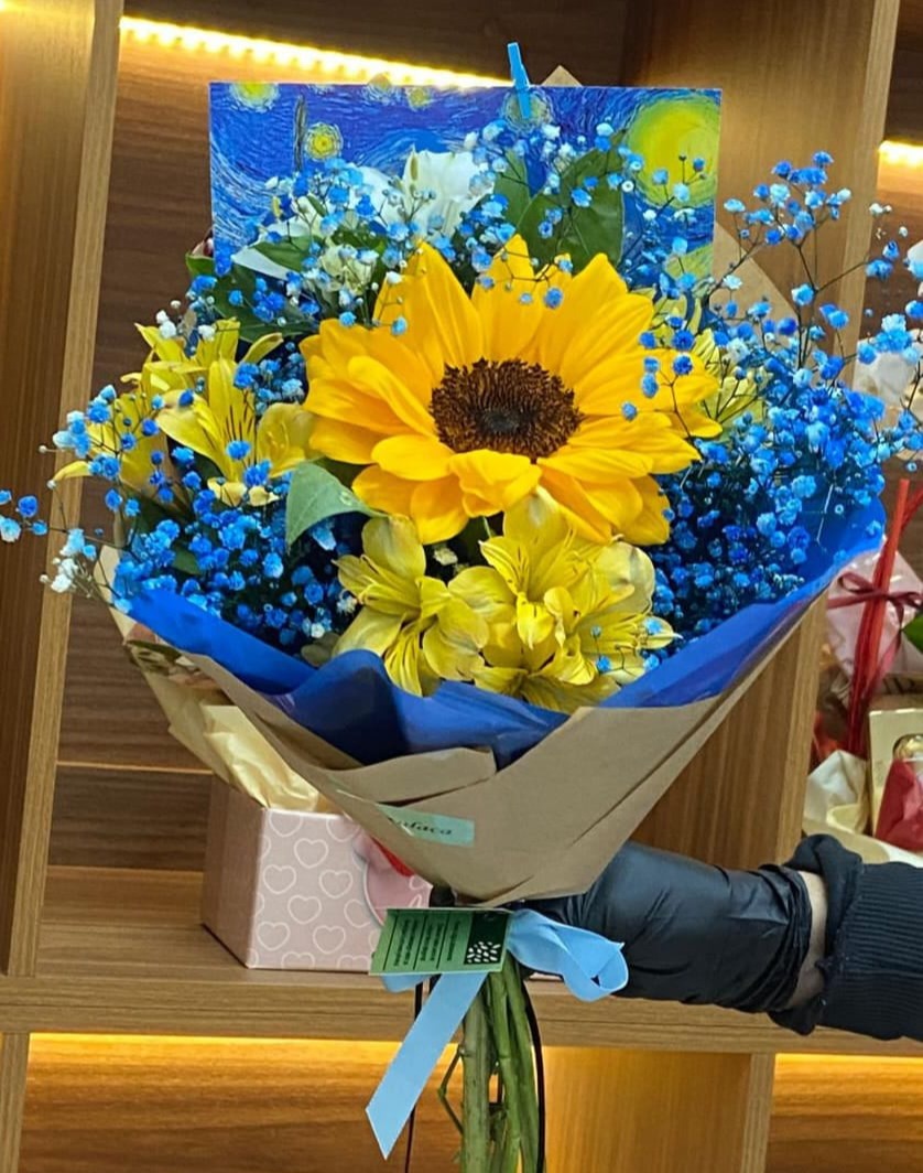 Buquê Azul com Girasol, Buquê Van Gogh noite estrelada. BH
